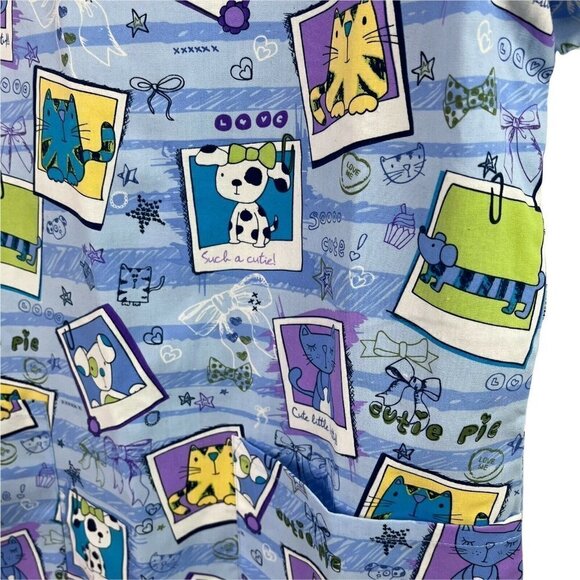 HQ V Neck Scrub Top Cat Dog All Over Print Womens Medium Vet Medical - Picture 3 of 7